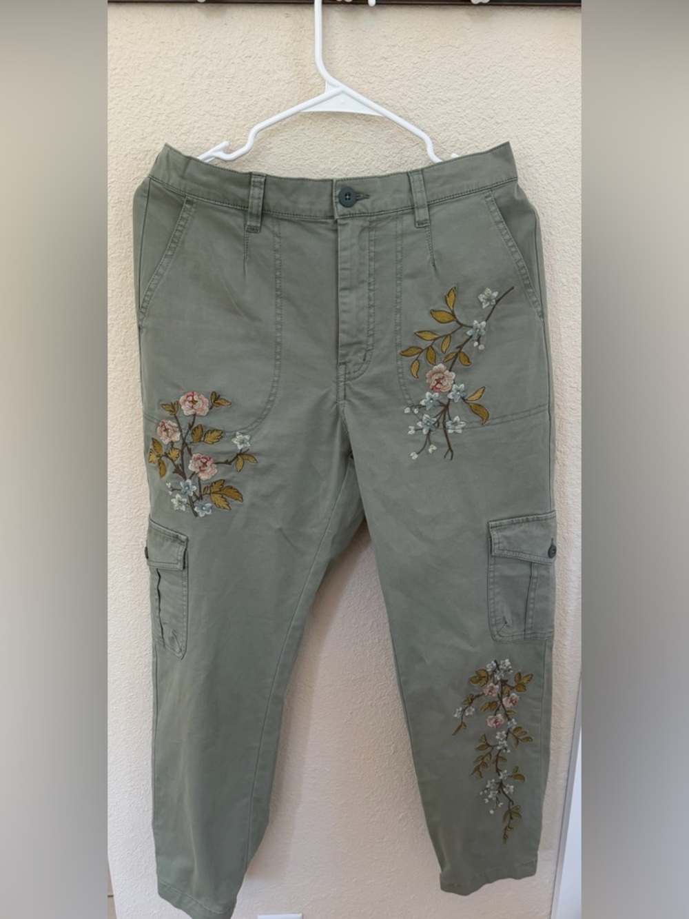 Sundance Olive Embroidered Cargo Pants. Size 6. EUC - Picture 3 of 7